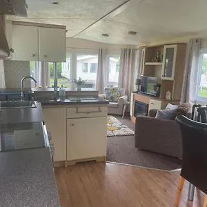 https://remarkable-2-bed-villa-caravan-in-driffield.yorkshirehotels.net